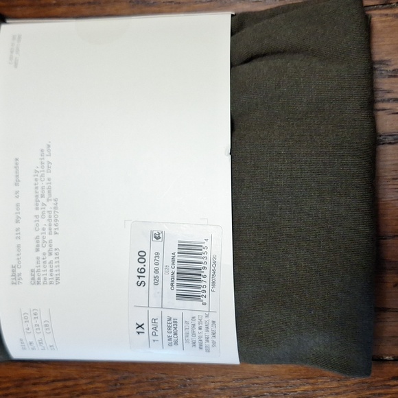 NEW!!  A NEW DAY CAPRI LEGGINGS. - Picture 2 of 5